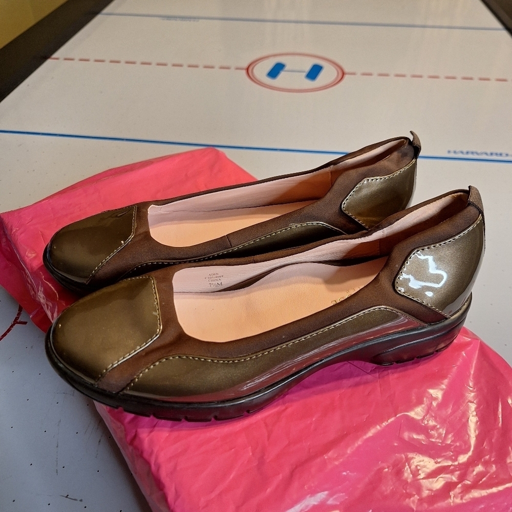 Taryn Rose Chocolate Brown Leather Loafers Flats. Size 7.5 M - Picture 2 of 12